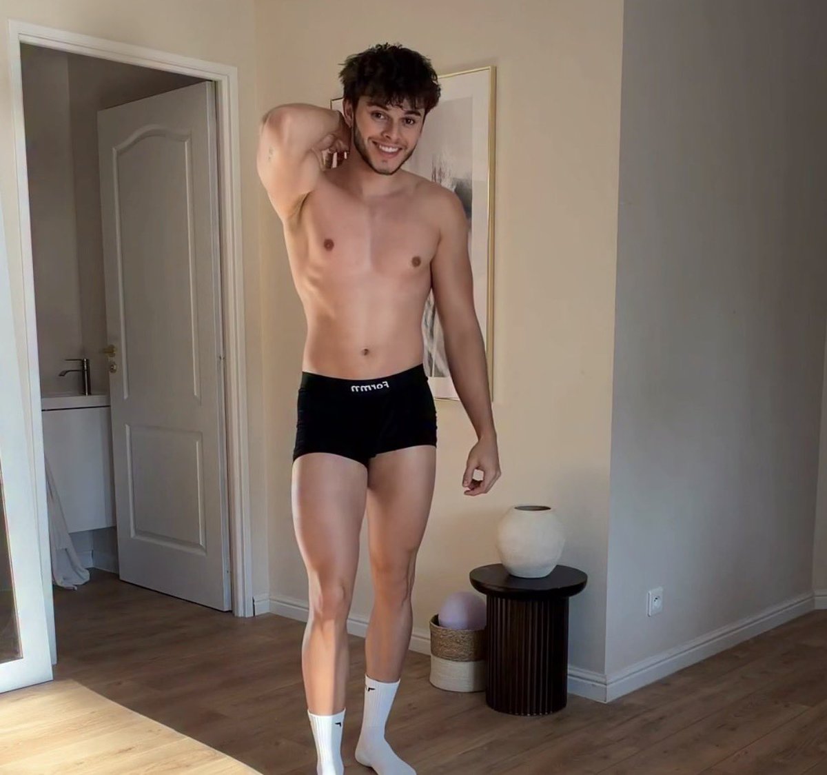 nude tvr (9k) tweet media