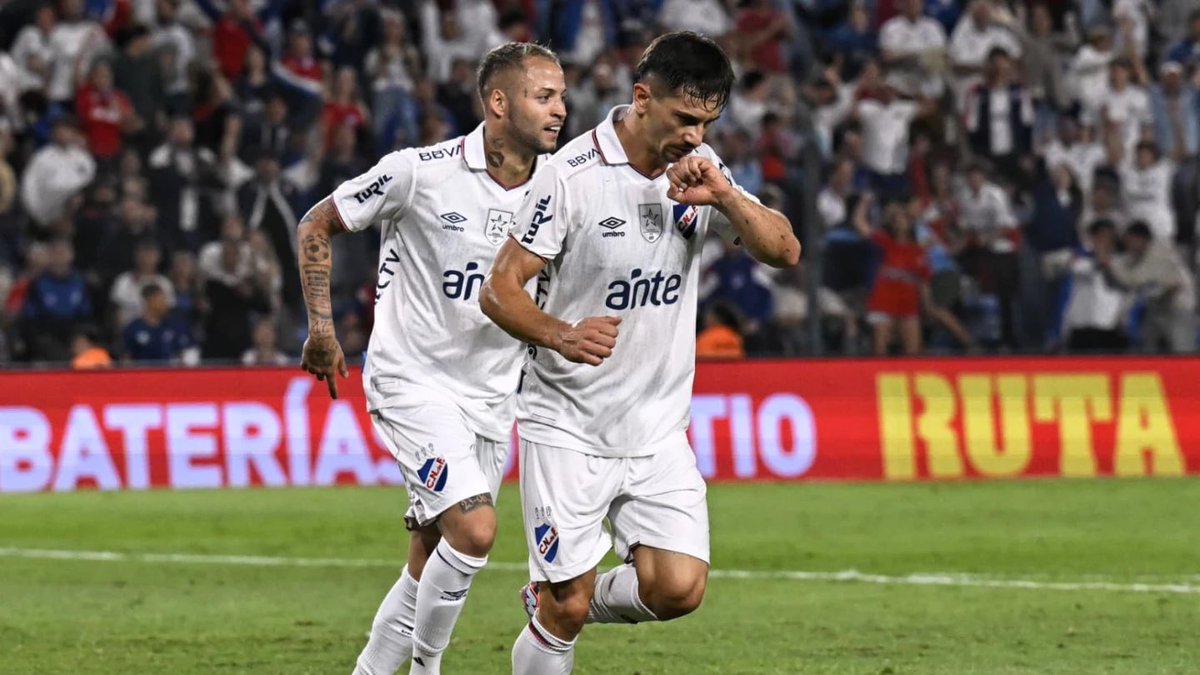 2en4dias's tweet photo. ATENCIÓN. Nicolás #Lopez está DESGARRADO. El futbolista tiene para 3 semanas de recuperación.
Maxi #Silvera estará para el debut de @Nacional en la Copa.
Lo dijo #Perchman en @Sport890 https://t.co/tE0s4qBW9X
