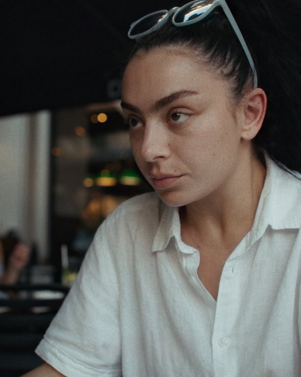 Olivia Newton-John Wayne tweet media