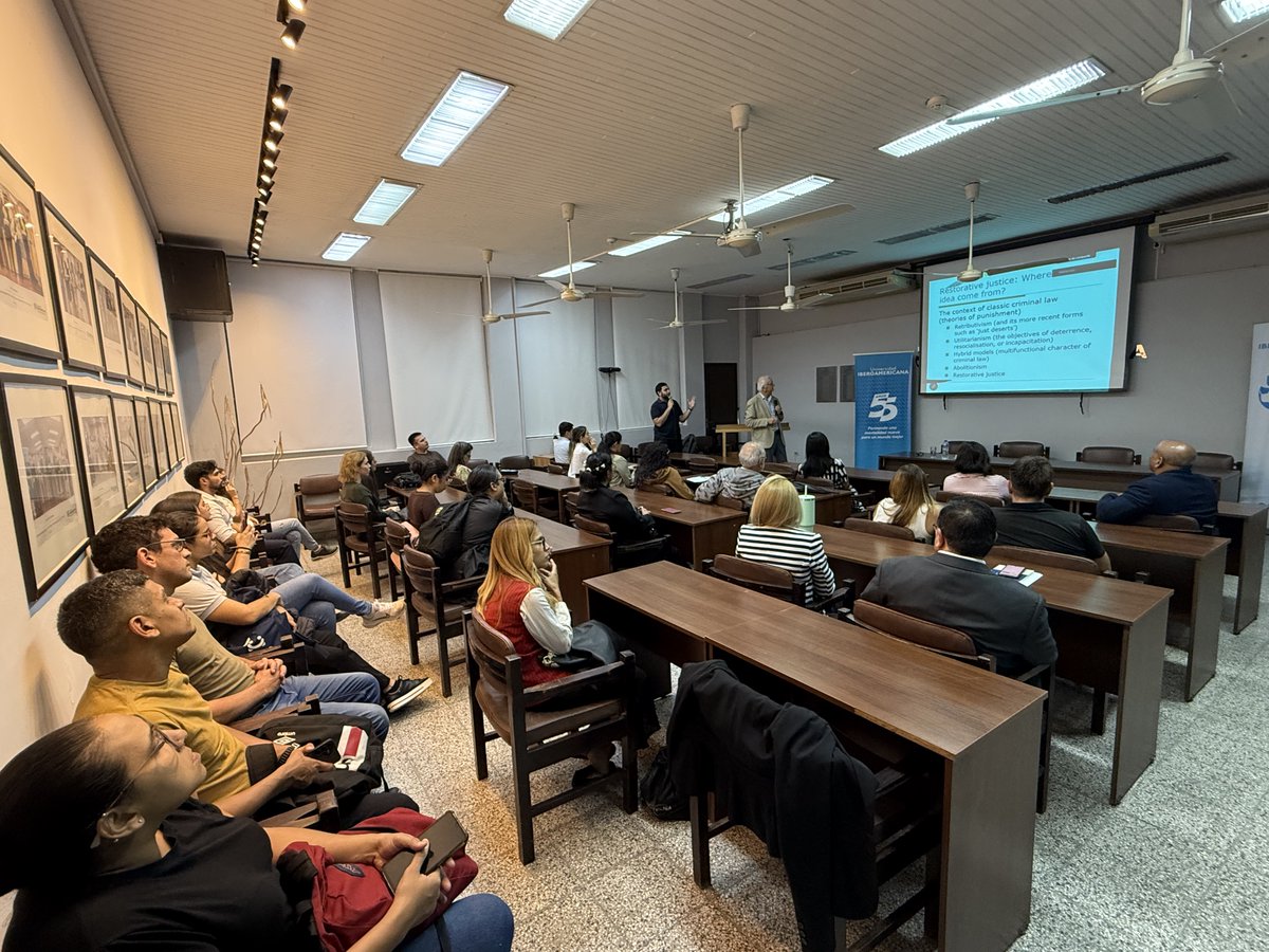 unibepy's tweet image. 🇧🇪De esta forma vivimos una jornada histórica y extremadamente fructífera en nuestra Facultad de Postgrados. Iniciamos el Doctorado en Ciencias Jurídicas con una magistral clase del Prof. Ivo Aertsen, Profesor Emérito de la Universidad de Lovaina, Bélgica.⚖️
#UnibePy #Postgrados
