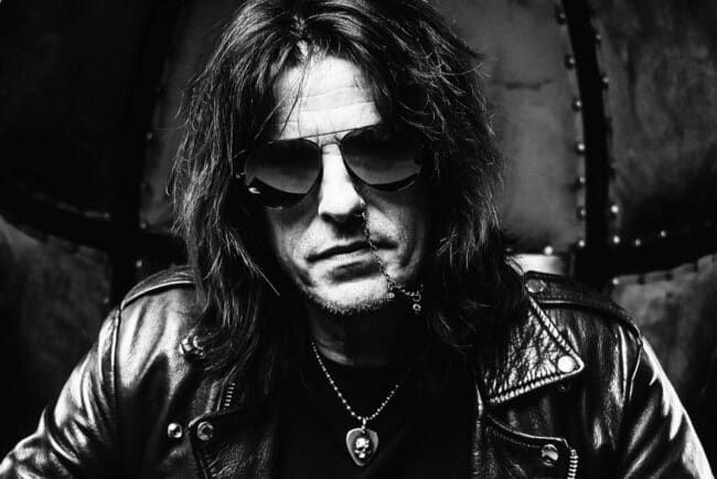 Rocknytt's tweet image. Skid Row-basisten har släppt sin debutsingel som soloartist rocknytt.net/videos/192943-… #bolan #dankojones #rachelbolan