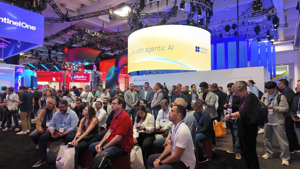 Fortinet's tweet image. Standing room only at our #Fortinet booth! 👥💬

Our afternoon sessions are packed at #RSAC2026, we're seeing a strong turnout across our theater as attendees dive into agentic AI, SecOps, SASE, and more.

📍 Stop by Booth #N5762 to connect with our experts!
🔗 Get the full