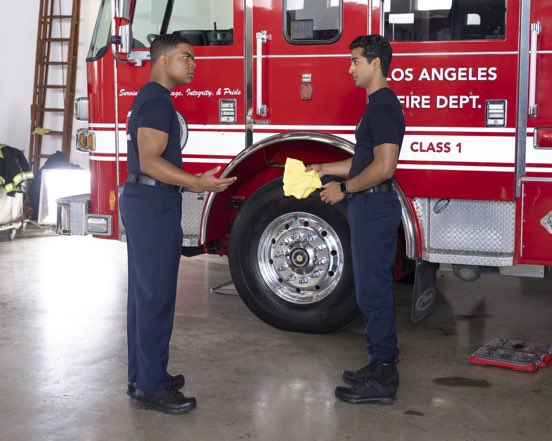 rae_begins's tweet image. lots of raviharry this episode i’m certainly getting #ideas