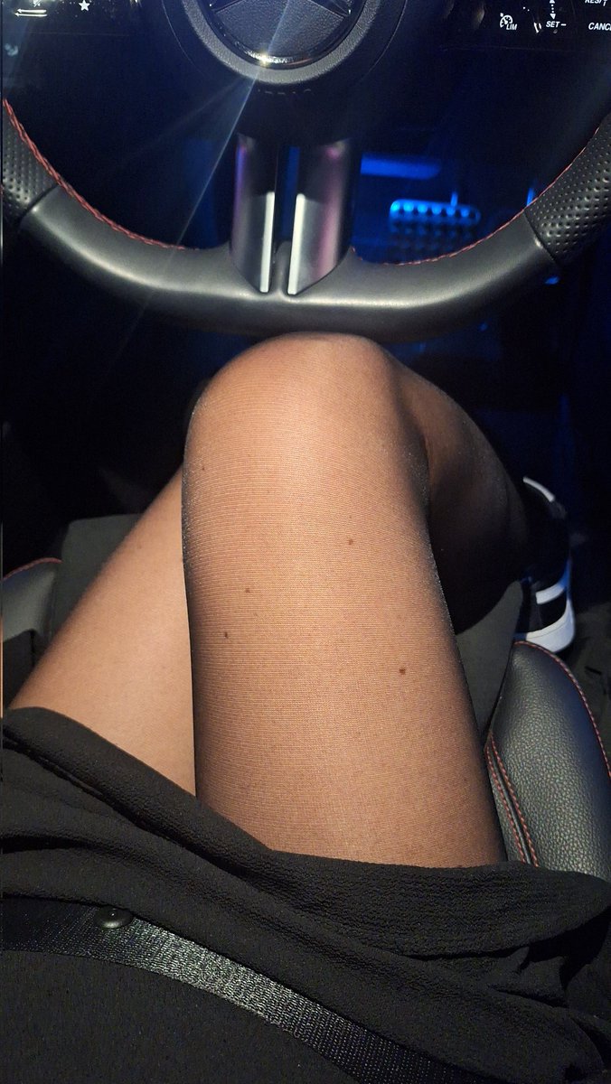 MissHotPot's tweet image. Mid-week means one thing... #mumtaxi #carlegs #waiting