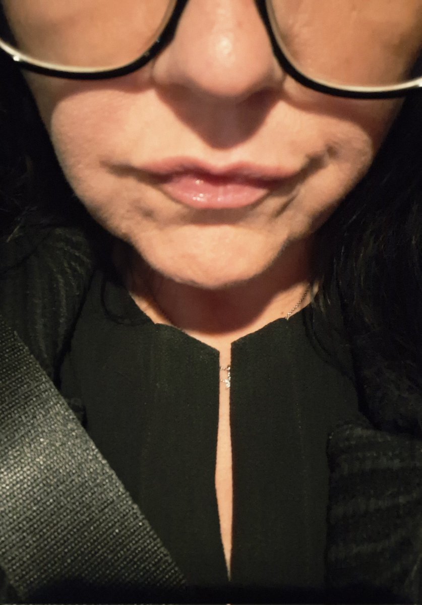 MissHotPot's tweet image. Mid-week means one thing... #mumtaxi #carlegs #waiting