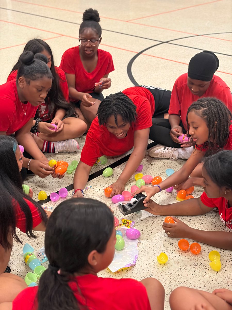 CoachMcCoy_PE's tweet photo. Liberty Athletes having fun giving back to the community! Stuffing eggs for the up coming Berkner Easter Egg Hunt next week.
💚🤍 🐣 #giveback #patriotpride #RAMily https://t.co/a2qjojoyWe
