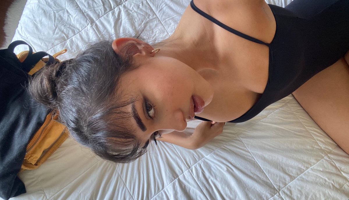 𝐒𝐄𝐋𝐈𝐍𝐀 𝐊𝐘𝐋𝐄. tweet media