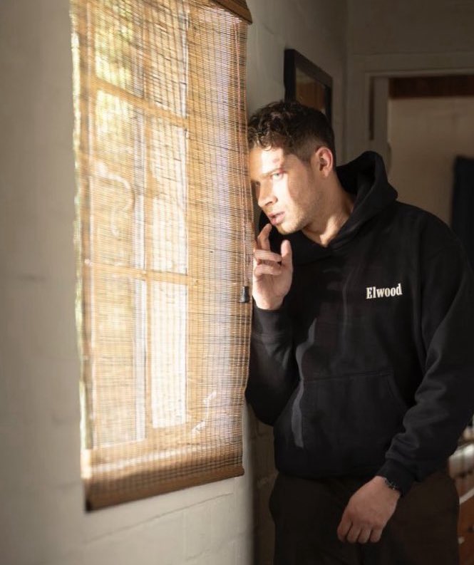 cara 🦇 tweet media