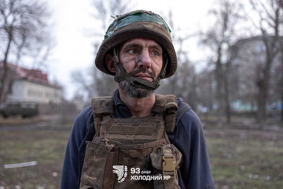 laralara tweet media