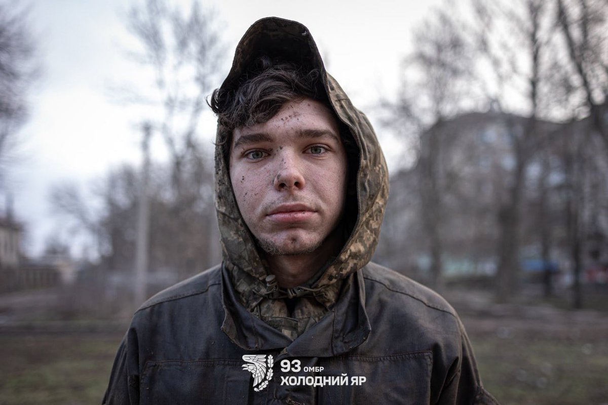 laralara tweet media