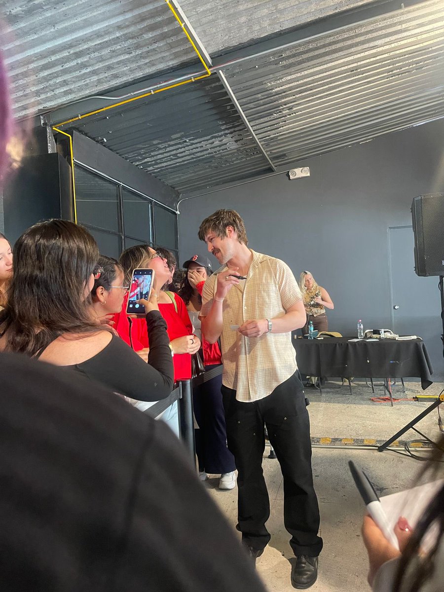 xime_sdl's tweet photo. Adam y Jake son lo más lindo, Jake se quedó con un San Djo para su cartera JAJAJAJA #mexidjo https://t.co/OBLr5kJMFw