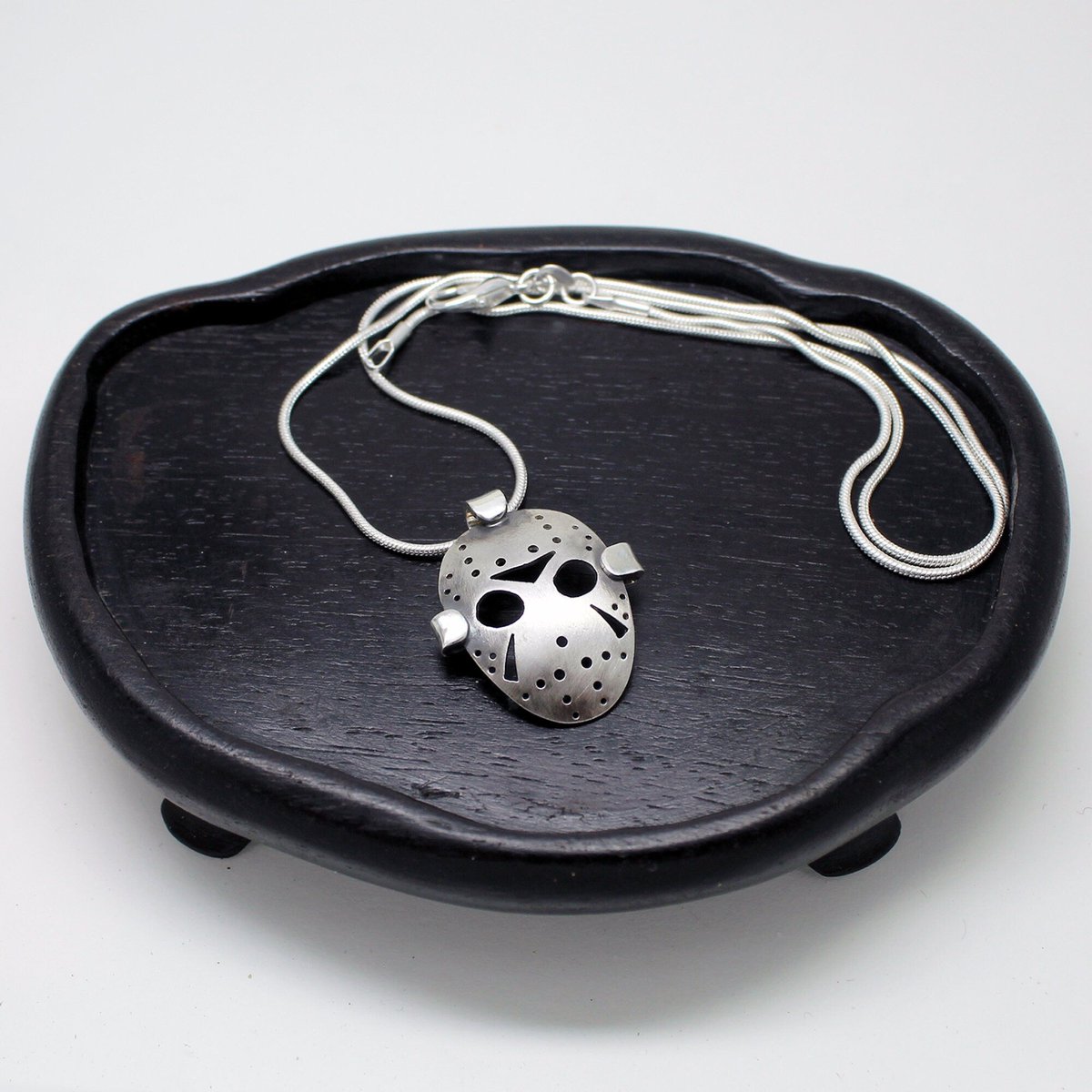 HammerRoad_Shop's tweet image. ¿Amas el cine de #terror? 😱 

✨ Colgante #Máscara Jason Voorhees de #Viernes13 en  #plata925

👉 bit.ly/3MGVCD4

#JasonVoorhees #Fridaythe13th #joyeríaartesanal #hechoamano #envíogratis #Jason #horrormovie
