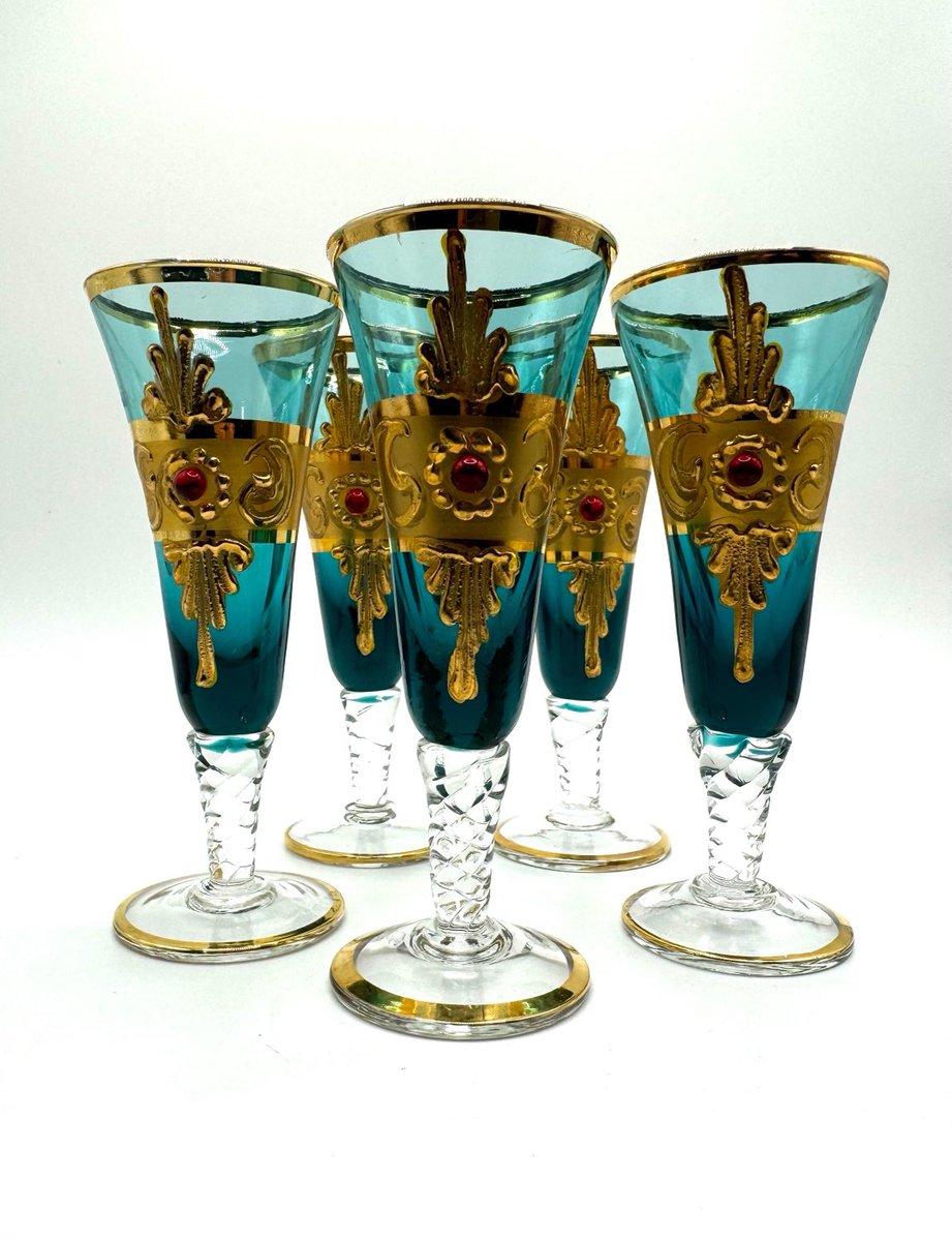 LilfordVintage's tweet photo. #vintageshowandsell these glasses are so elegant

https://t.co/OZ2VRTbwEM

#lilfordvintage #luxury #gift #vintage #retro #barware #wineglasses #wineglass #sherry #sherryglass #aperitif #cordialglass #venetian #muranostyle https://t.co/9Yq5KITC2L