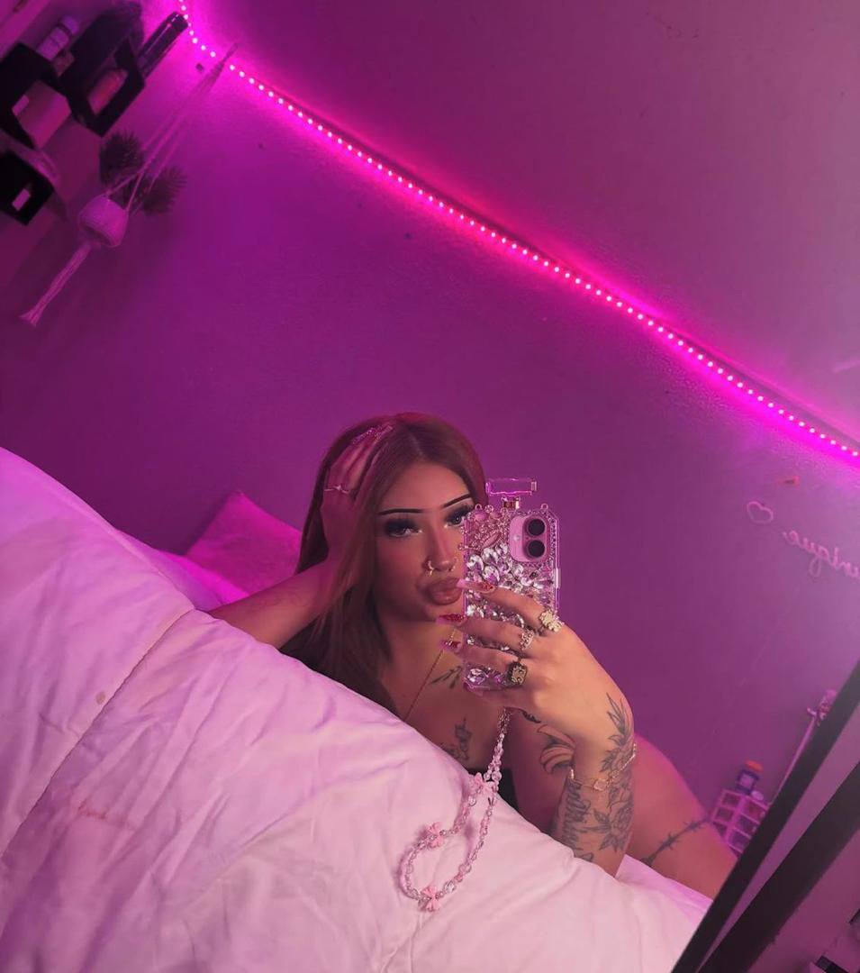 𝐑𝐨𝐱𝐱𝐢𝐢𝐢🝮︎︎︎︎︎︎︎💐 tweet media