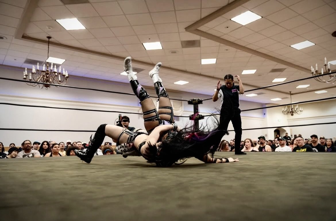 SirenaVeil's tweet image. @bigtimewrestling debut ❤️‍🔥🩸
-
📸- @rochamultimedia @bradleyfowl 
-
#sirenaveil #vampire #prowrestler #prowrestling #womenswrestling