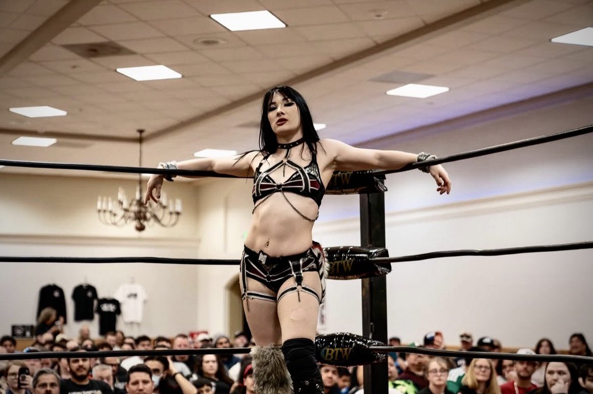 SirenaVeil's tweet image. @bigtimewrestling debut ❤️‍🔥🩸
-
📸- @rochamultimedia @bradleyfowl 
-
#sirenaveil #vampire #prowrestler #prowrestling #womenswrestling