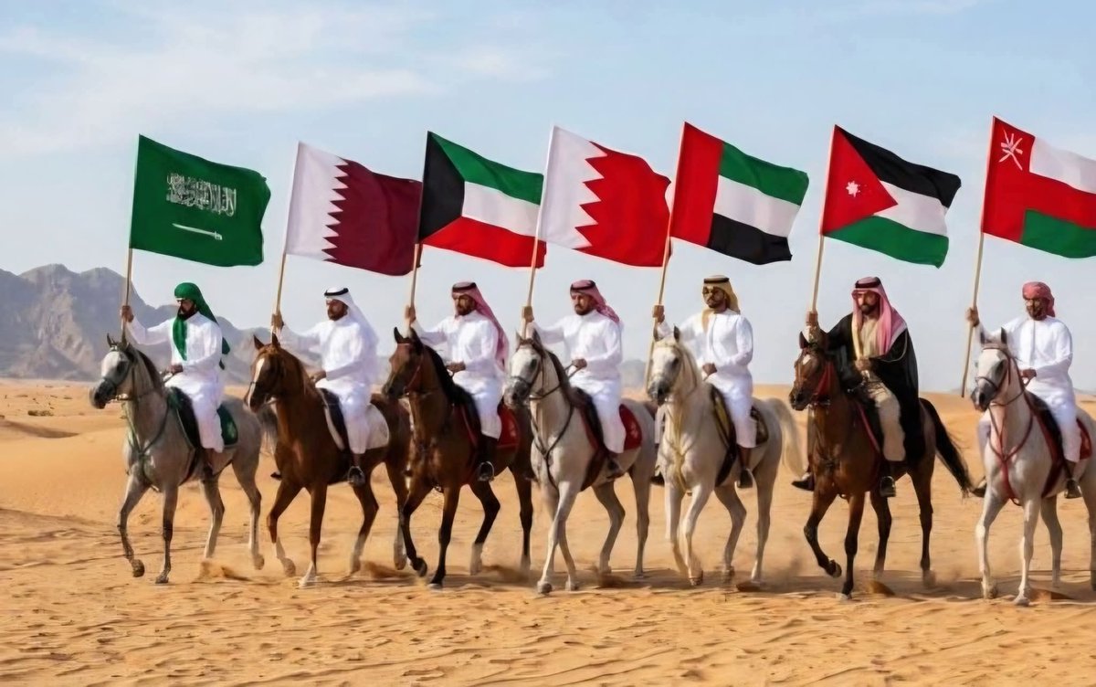 LunariYO tweet media