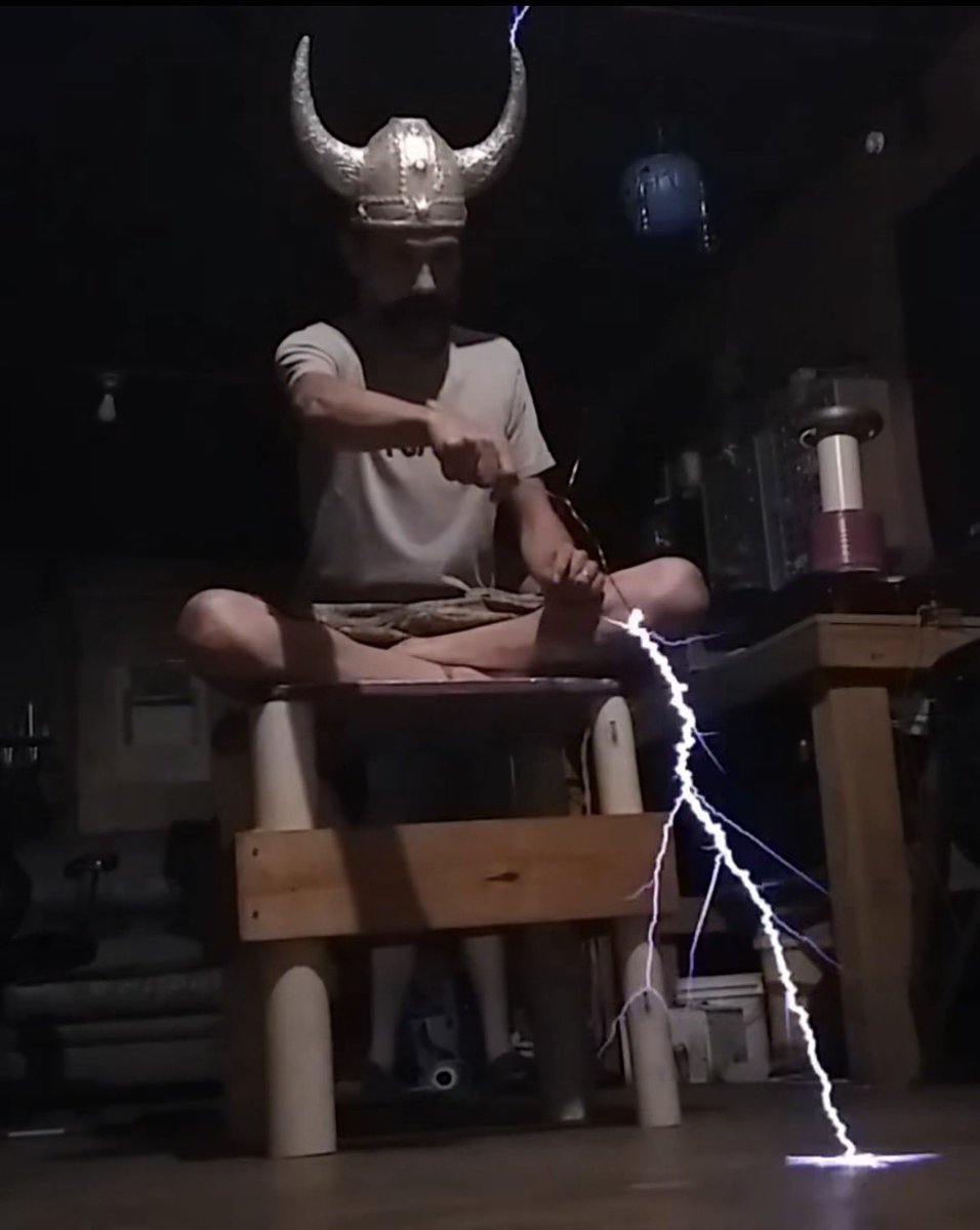 Waldorf Astoria tweet media