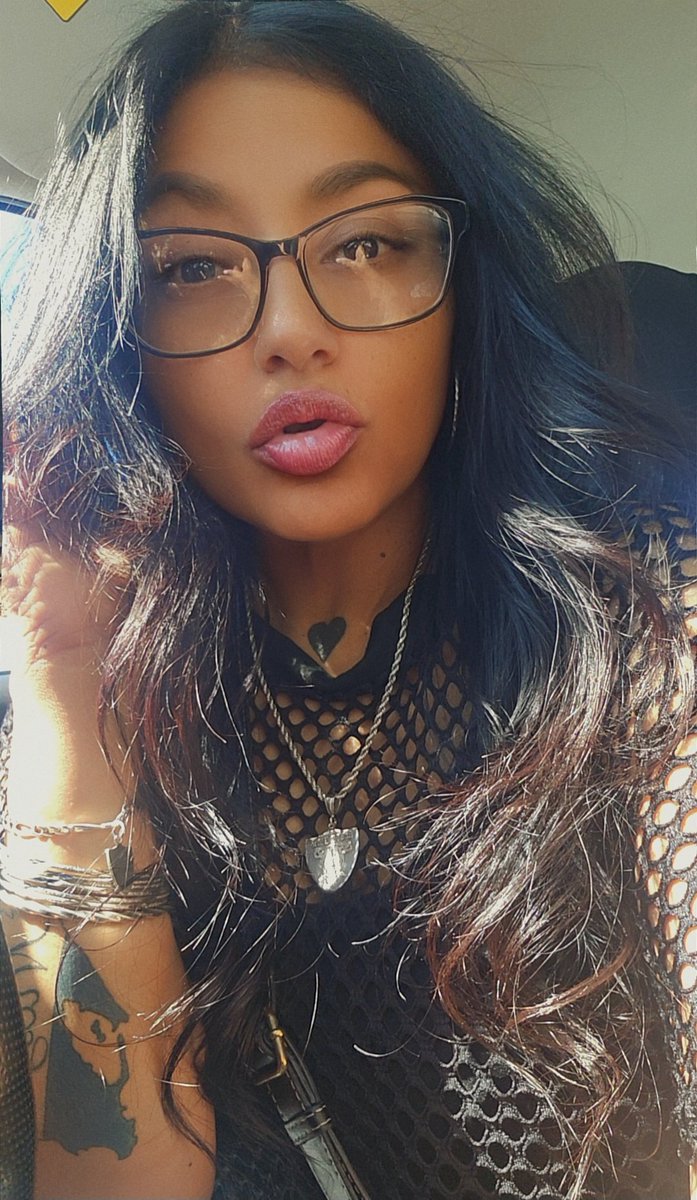 Nica🖤🎧🎼 tweet media