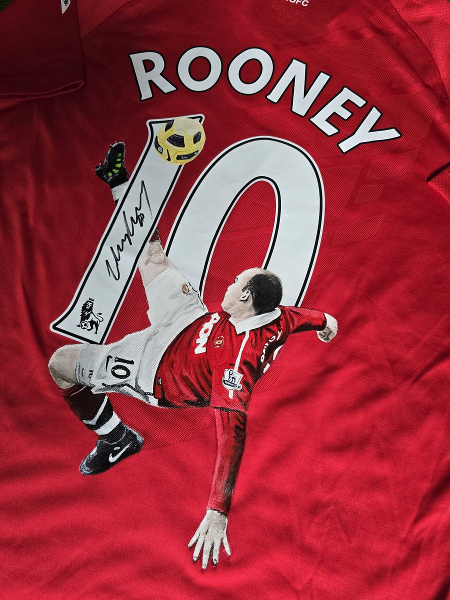 Rooney Signed X MUFC 

Iconic hand painted, signed Rooney image on the 2010/11 MUFC home shirt 

Created for @recklesscollector 

#mufc #waynerooney