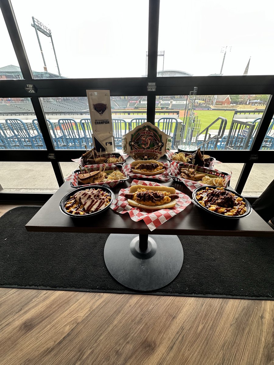 1010XL's tweet image. Opening Day is just around the corner for your defending National Champion Jumbo Shrimp!

Here’s a look at some of the delicious food you’ll see at Vystar Ballpark this season, including the brand new Third Floor Wheelhouse Deli!

#Jacksonville | #JumboShrimp🍤