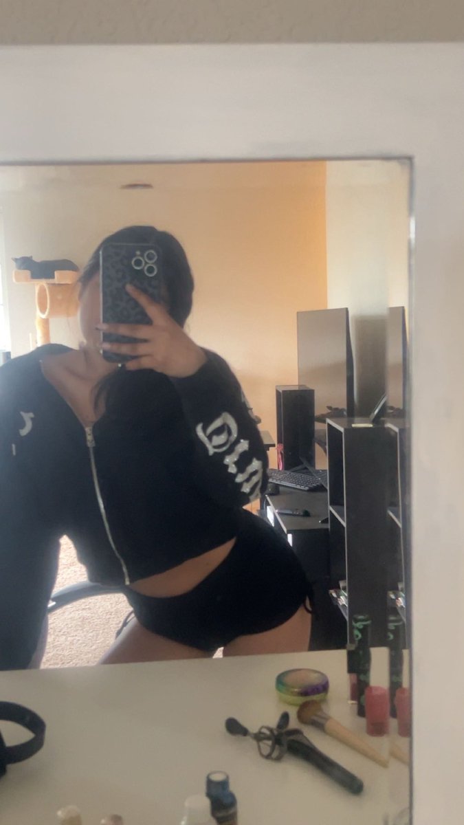 Itsmksworld's tweet photo. Hey babies!! Let me know if you wanna buy content 😝💗 https://t.co/KRiZo5e2lc