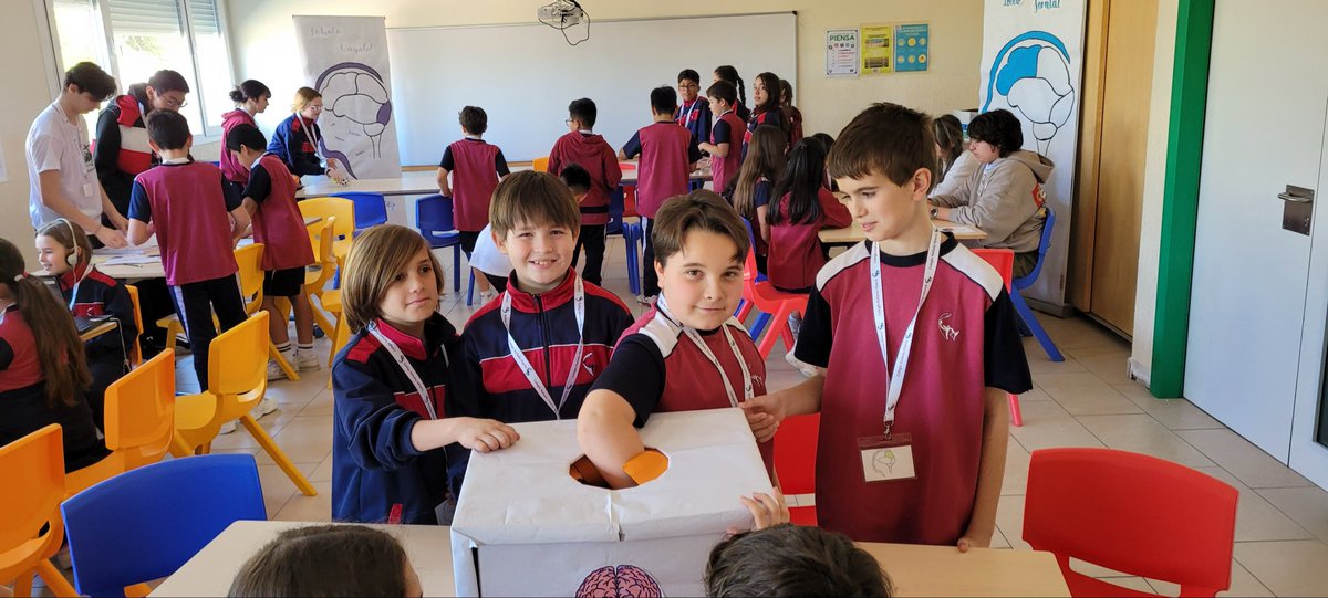 RafaelaYbarraAC's tweet photo. Todos los niveles: celebramos la Semana de la Ciencia con un "Viaje por el Cerebro". Dirigida a alumnos de 4º, 5º y 6º Primaria y desarrollada por alumnos de ESO, 1º y 2º Bachillerato. Aprendemos la estructura y función del cerebro. #colegioconcertadomadrid #colegiorafaelaybarra https://t.co/OvUtOFmYLL
