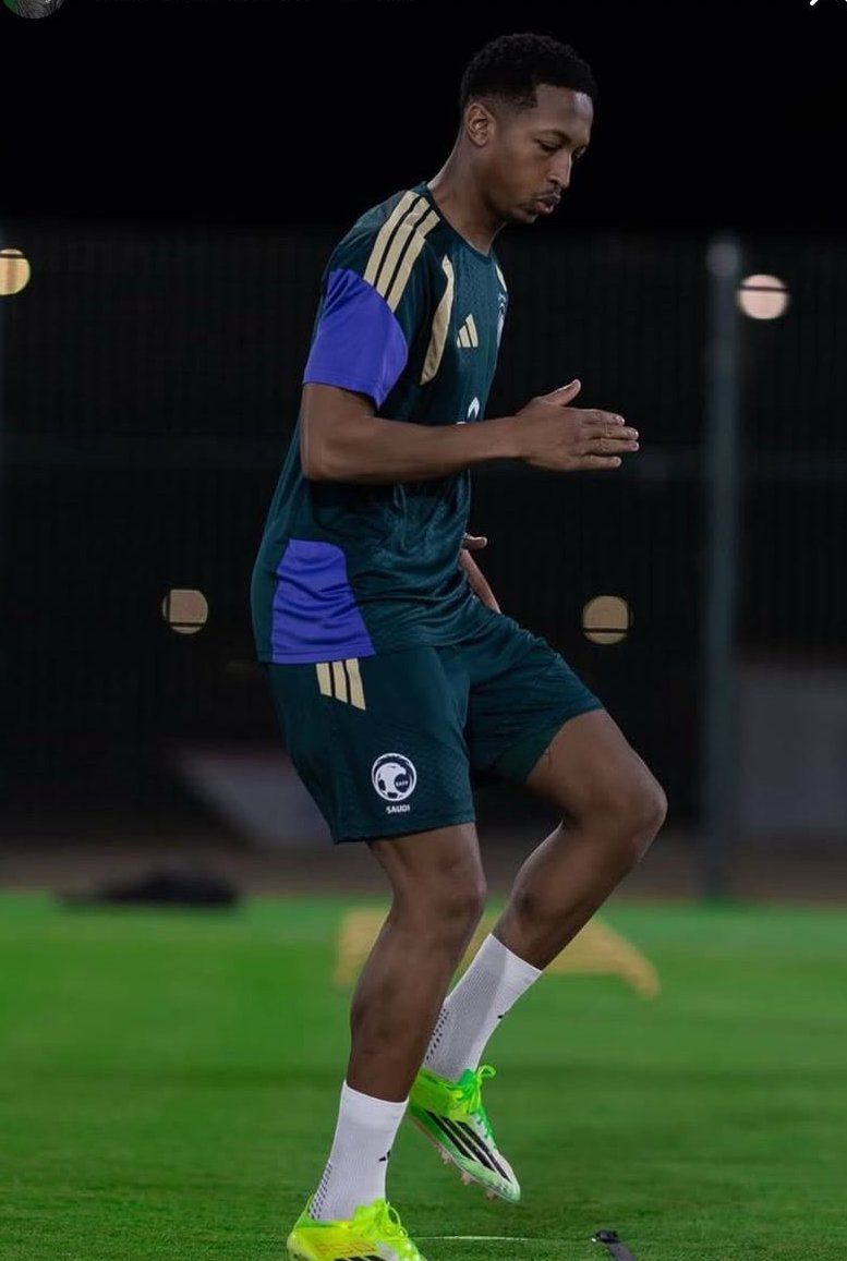 المدرج الأزرق tweet media