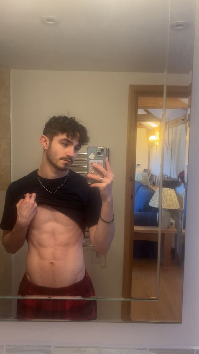 CatBoyTwink tweet media