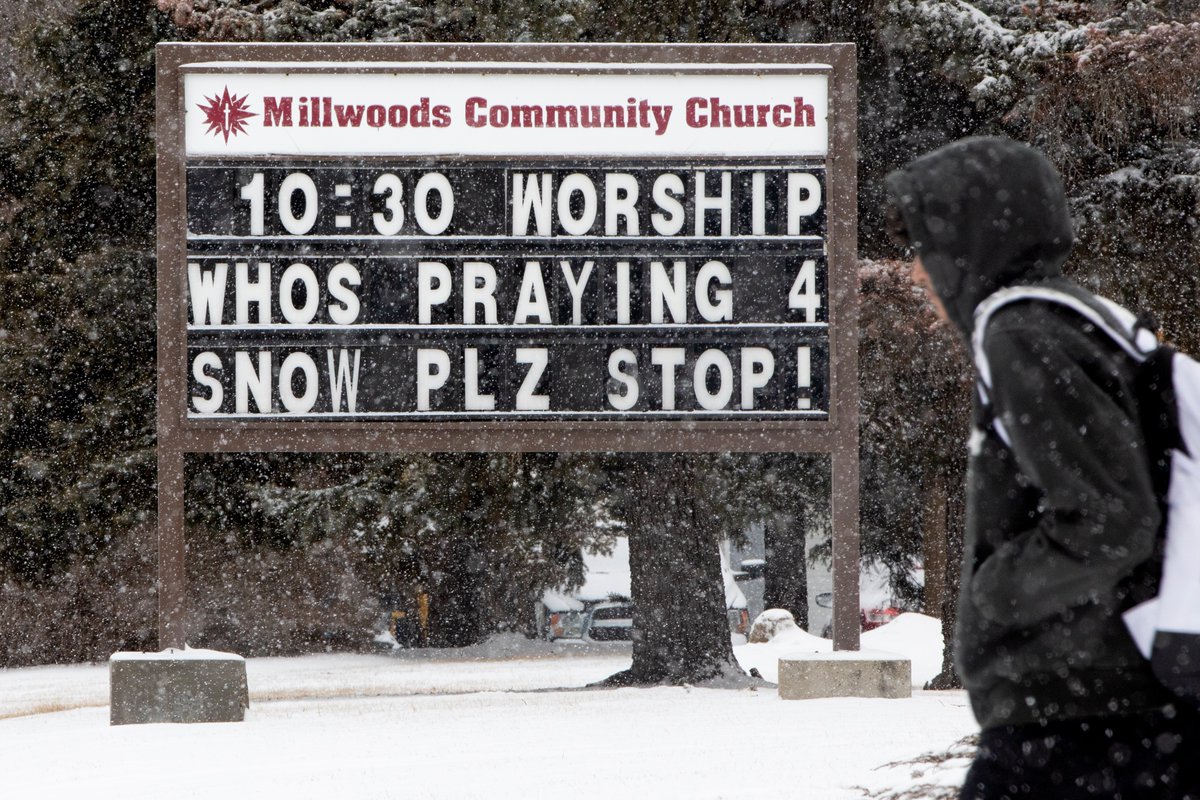 edmontonjournal's tweet image. A sign outside Millwoods Community Church calls for an end to the snow, in Edmonton, AB, on Wednesday March 25, 2026. #yeg #yegweather #yegwx 

📸: @davidbloomphoto / @EJlensmen