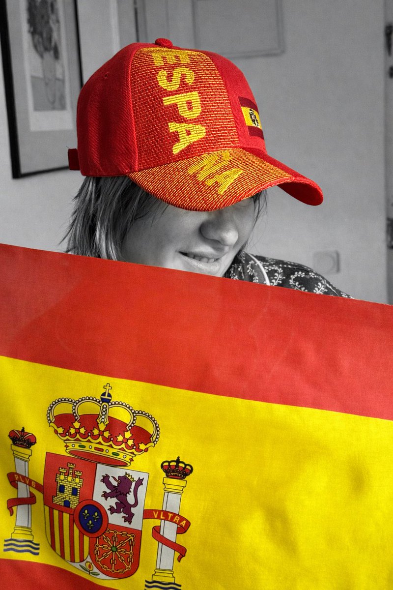 EKSakura84's tweet photo. Después de 4 años emigrada, te das cuenta de que eres demasiado cubana para este país y demasiado 'de fuera' para el tuyo. Aquí soy un número más en el sistema y allá soy la que 'logró irse'. La emigración es morir un poco cada día en un lugar que no te termina de querer. https://t.co/36OXeE3SfB