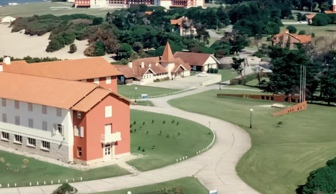 El gobierno anunció hoy que privatizará por 30 años el complejo turístico de Chapadmalal. Se trata de un grupo de edificios que pertenecen al Estado y que están ubicados en un terreno privilegiado sobre los acantilados.