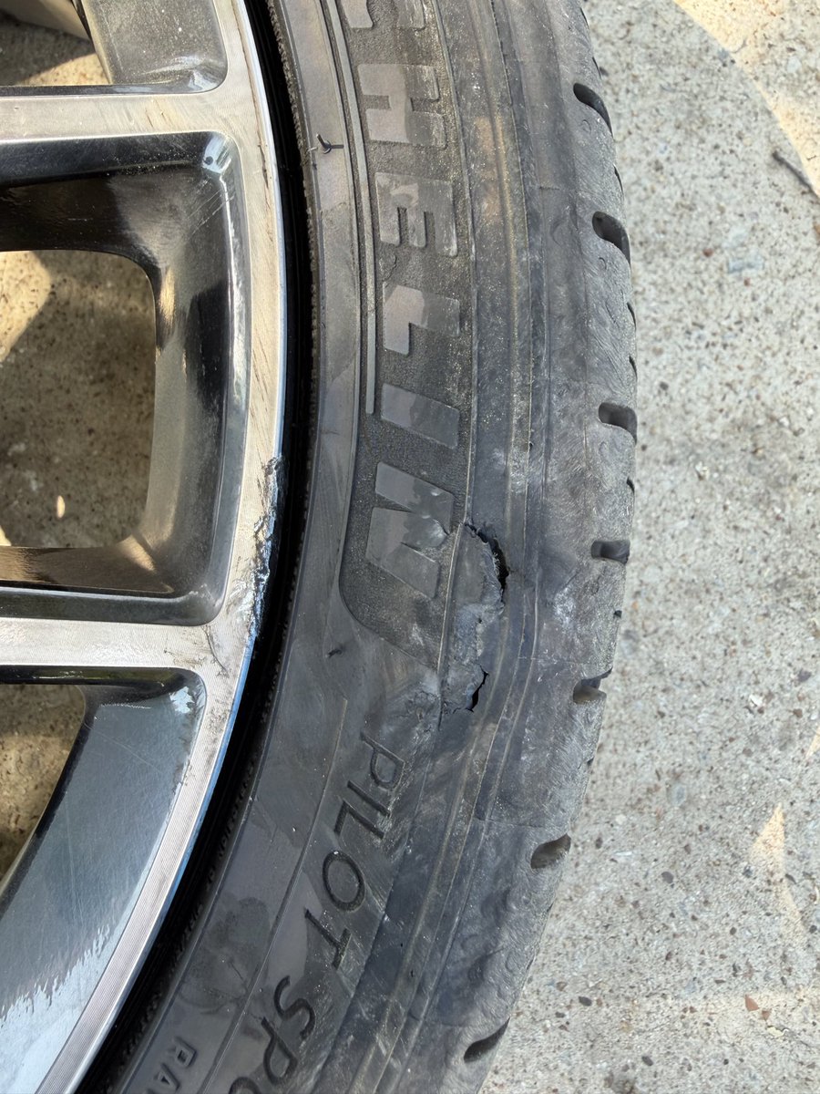 ElJoseLikes's tweet photo. @CityOfDallas Gotta love Dallas roads.

Count your days bruh. https://t.co/BnNqeH9aam