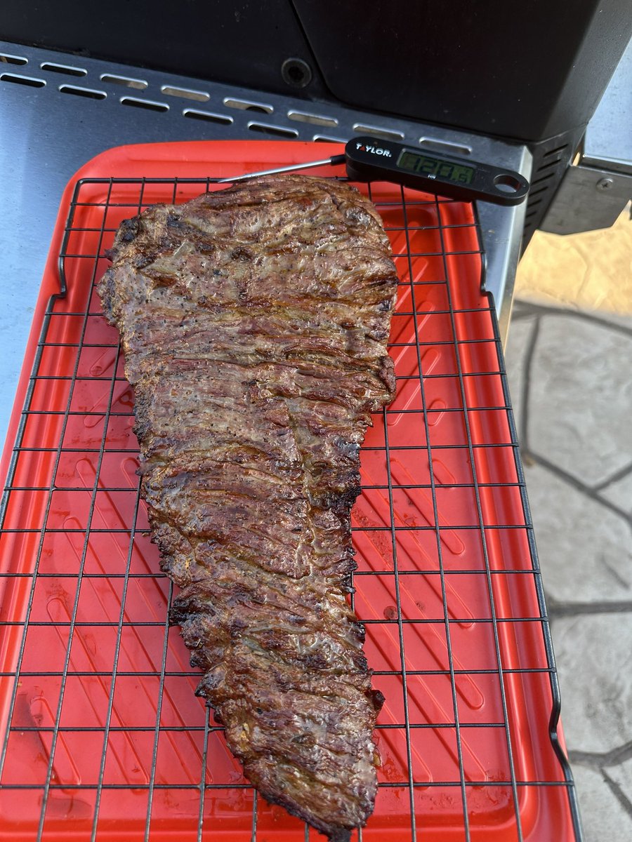 DownSinceDay1 tweet media