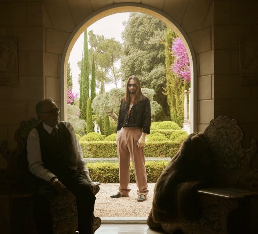 🚬🍷 tweet media