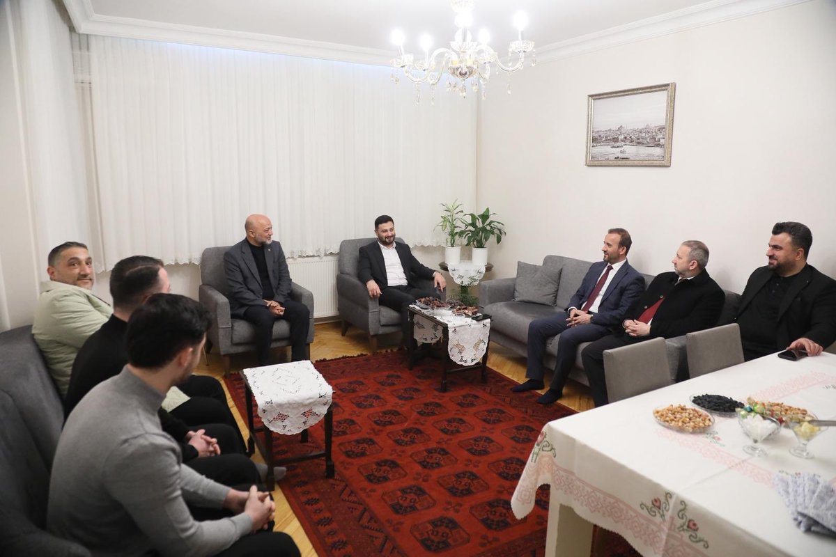 Belediye çalışma arkadaşımız Oğuzhan Kahraman’a umre dönüşü ziyarette bulunduk.

Nazik misafirperverliği için teşekkür ediyorum. Rabbim ibadetini kabul eylesin.