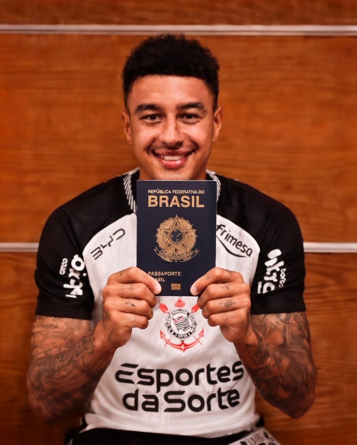 FeAlvinegra_'s tweet photo. Passaporte do Lingard saiu, seja BID da CBF,ou qualquer burocracia só é liberada após jogo com o Flamidia ? que coincidencia,ne ? 1 mes é surreal,Igual foi na estreia do Memphis. https://t.co/p3WoPazUl9