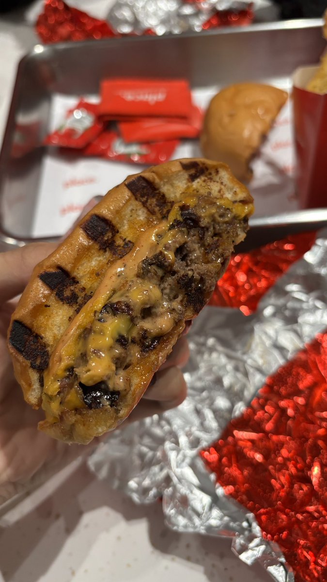 صـن شاين☀️ tweet media