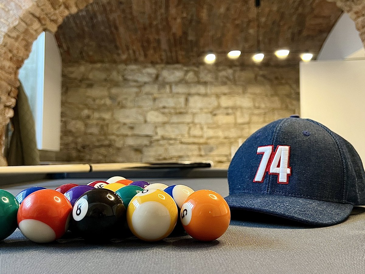 Flat Cap Harp tweet media