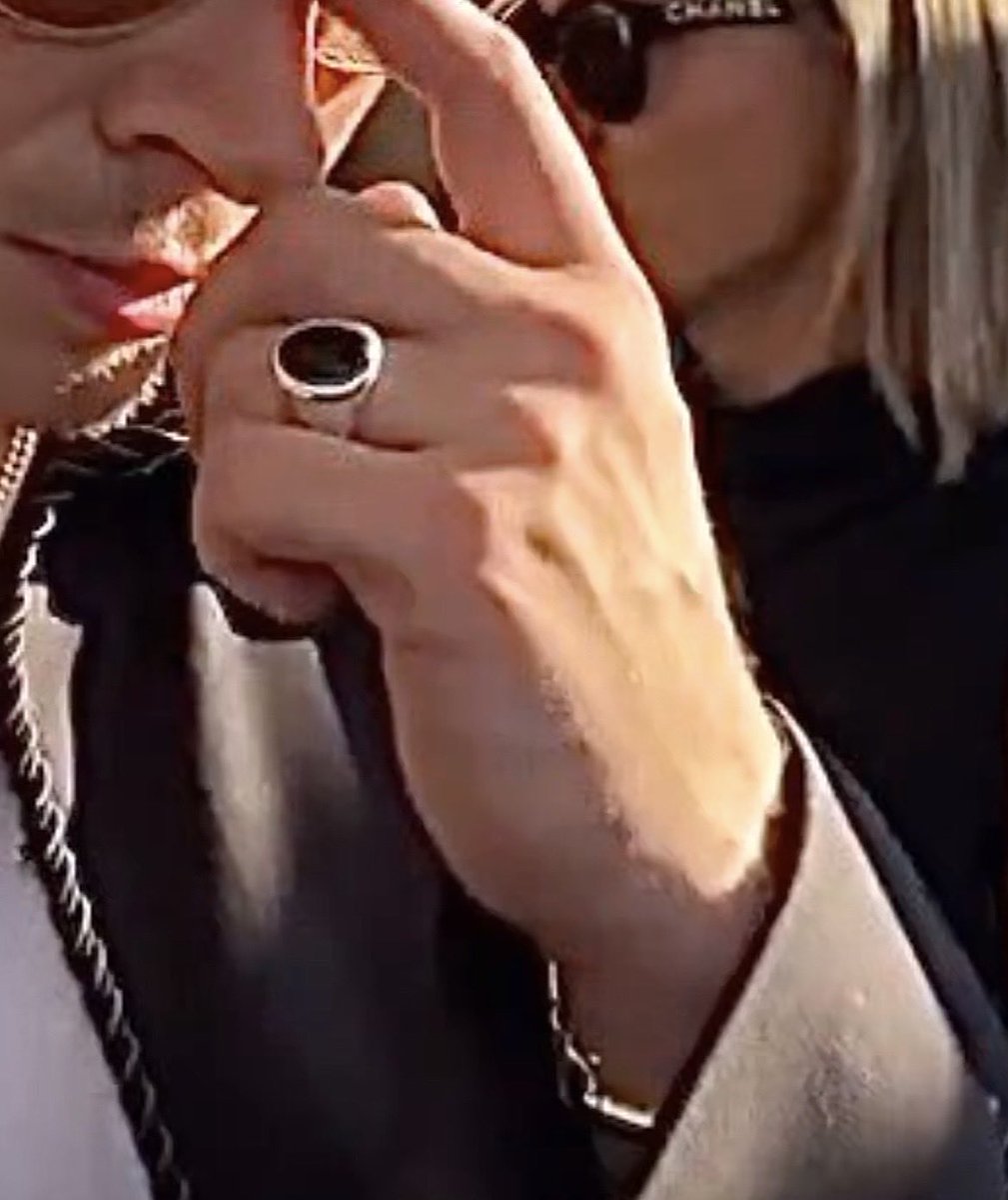 z ⟡˙⋆ tweet media