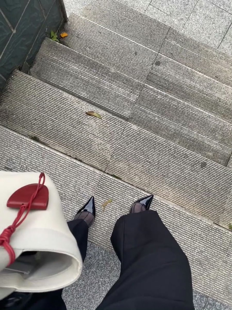 年轻的妈妈（私信只回口令） tweet media