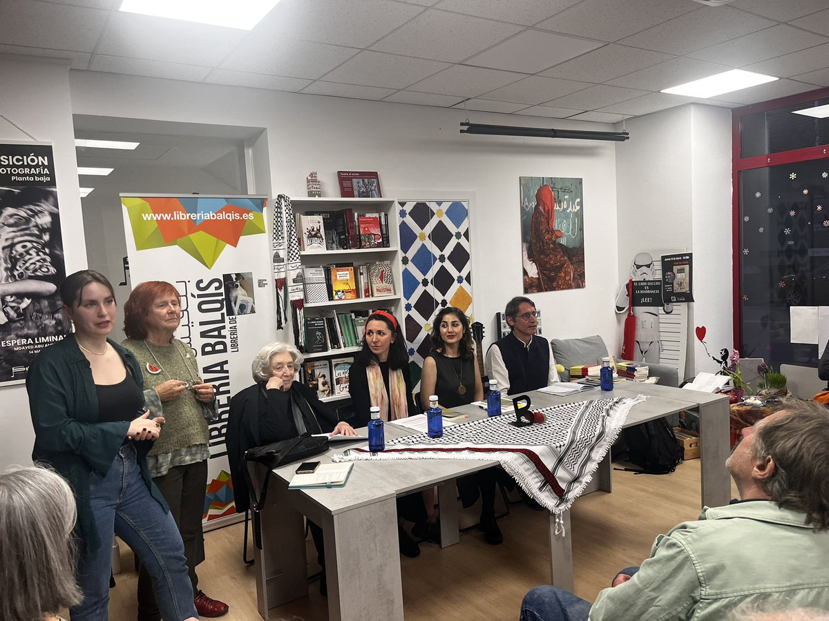 RosaTristan's tweet photo. El poeta iraní Nima Yushij ha tenido hoy un masivo homenaje con la traducción de su obra al castellano en @LibreriaBalqis . La cultura la persa, por encima de las guerras.. https://t.co/WCFLsYwjuY
