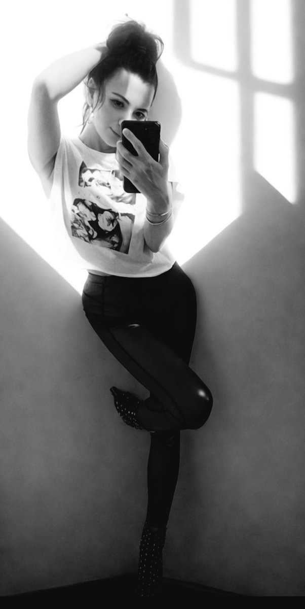 Anastasia165975's tweet photo. 💋 https://t.co/N1U9rZAAUl