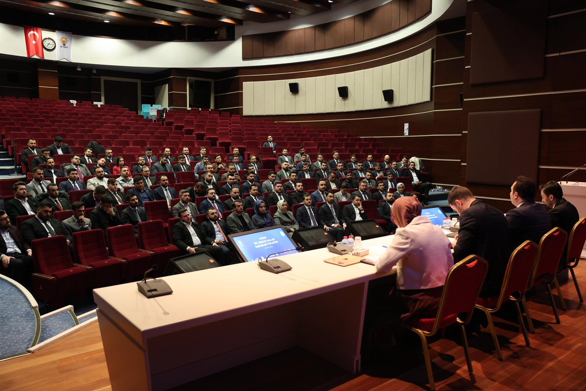 📍AK Parti Genel Merkezi

81 İl Gençlik Kolları Başkanlarımızla hedef ve ihtiyaçlarımızı istişare ettiğimiz toplantımızı gerçekleştirdik.

Her anını dolu dolu geçirdiğimiz Ramazan ayımızın değerlendirmesini yaptık.

Yeni hedeflerimiz için aynı azimle çalışmaya devam edeceğiz.💪🏻