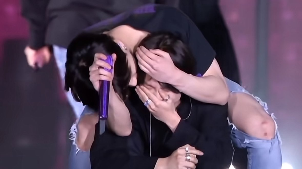 i92gguk's tweet photo. cuándo van a confirmar al jikook me pregunto yo 😭😭😭 https://t.co/sney74J0hN