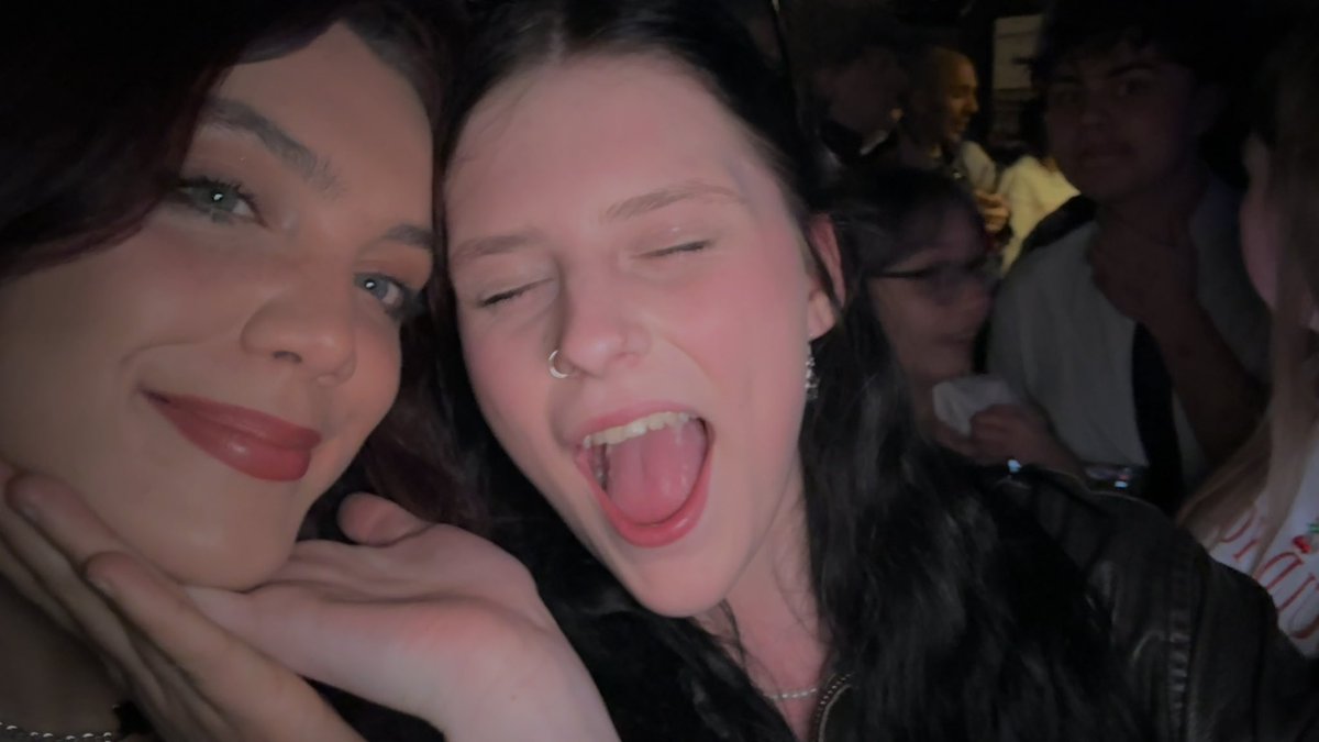 ₊˚ෆ ׂrosie is ON TOUR ׂੈ✩‧₊˚ tweet media