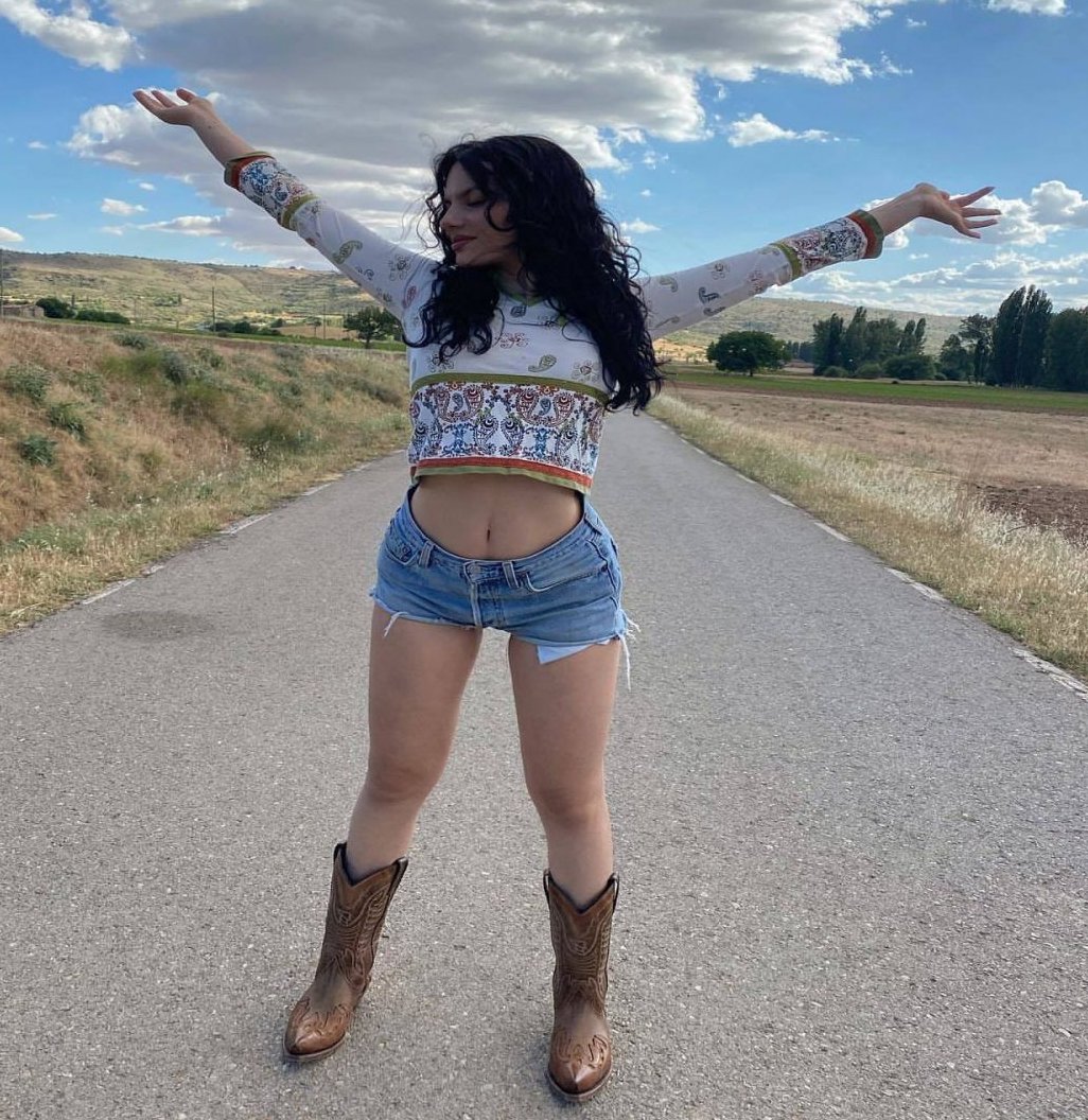 Alternative Celebs tweet media