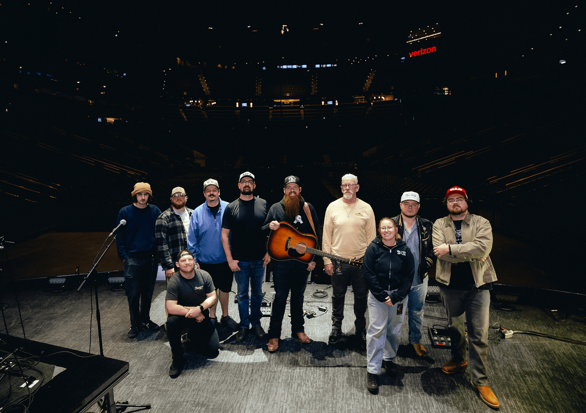 49winchester's tweet photo. Eric Church #FreeTheMachine Tour! ๐ค @ericchurch
Huge thank you to Chief & the incredible band & crew for inviting us out & treating us like family. Was an honor playing to incredible audiences in some of our favorite cities. ๐๏ธ https://t.co/xhMisZCpaF