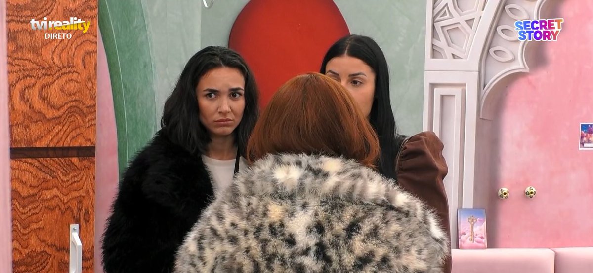 jessica “eu acho que isto está a aumentar da parte deles, eles não estão a saber parar e acho que isto está a ser uma pouca vergonha descomunal, está a ser uma palhaçada, é a palavra que dou a isto, é uma palhaçada”

jessica minha diva master 🫶🏼 #sstvi