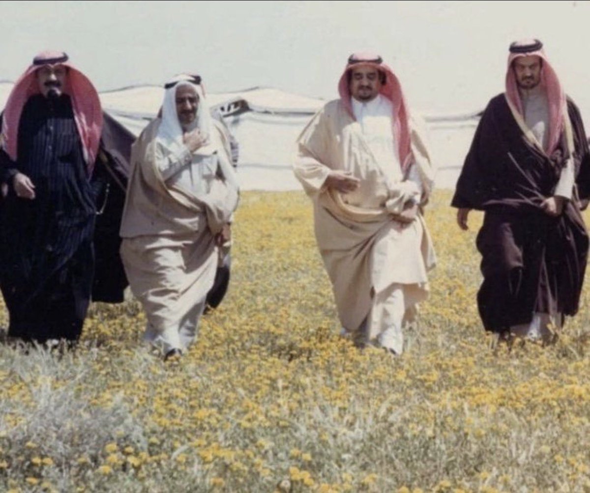 سعود الفيصل 
الملك فهد
الامير صباح 
الملك عبدالله 

عسى الله يرحم هالوجيه السمحة